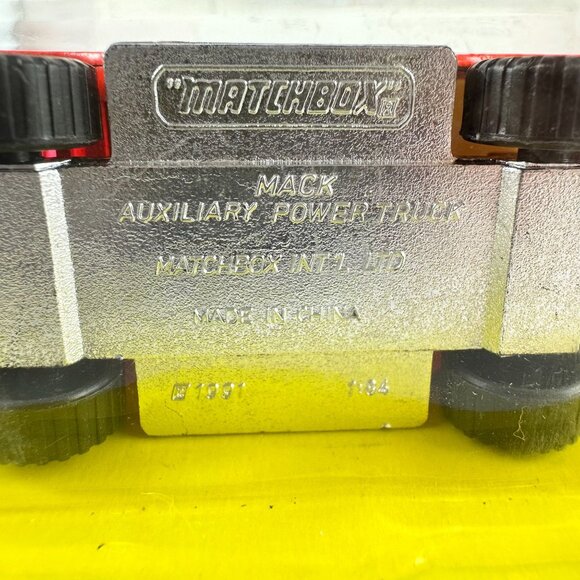 Matchbox Mack Auxiliary Power Truck Die-Cast Model - Picture 2 of 3